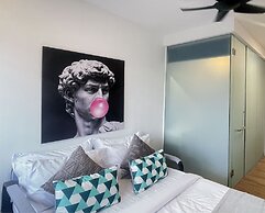 Riveria Premium Kuala Lumpur, Roam