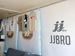 JJBRO HOSTELL