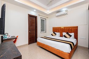 Saavi Hotel Sector- 45