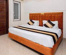 Saavi Hotel Sector- 45