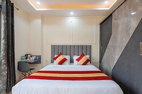 Saavi Hotel Sector- 45