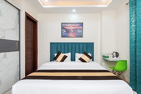 Saavi Hotel Sector- 45