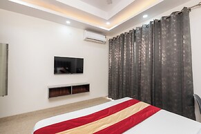 Saavi Hotel Sector- 45