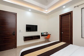 Saavi Hotel Sector- 45