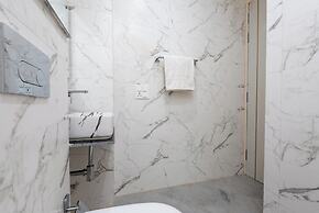 Saavi Hotel Sector- 45