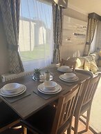 Seaside Escape - Cayton Bay Cabin