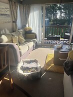 Seaside Escape - Cayton Bay Cabin