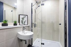 Bullring Lux Suite- Netflix-free Parking-sleeps 6