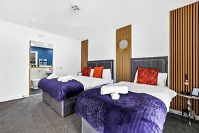 Bullring Lux Suite- Netflix-free Parking-sleeps 6