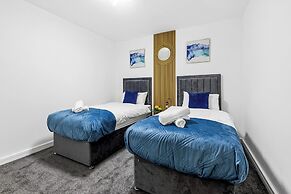 Bullring Lux Suite- Netflix-free Parking-sleeps 6