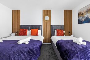 Bullring Lux Suite- Netflix-free Parking-sleeps 6