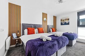 Bullring Lux Suite- Netflix-free Parking-sleeps 6