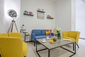 Yellow house with private parking