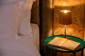 Yellow house with private parking