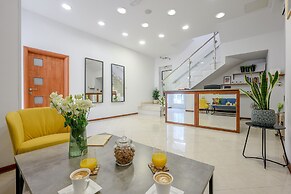 Yellow house with private parking