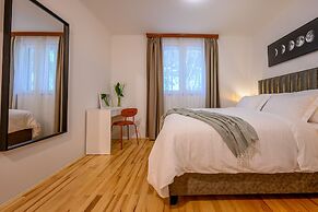 Yellow house with private parking