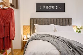 Yellow house with private parking