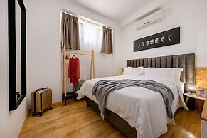 Yellow house with private parking