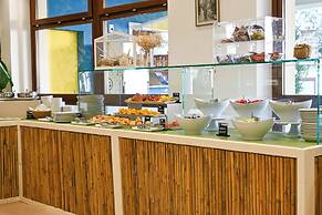 Csa Hotel Beach & Park