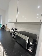 Modern Cosy Spacious 4 Bedroom House