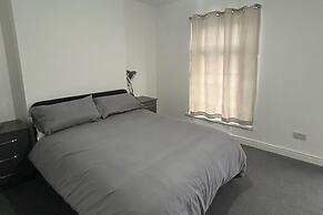 Modern Cosy Spacious 4 Bedroom House