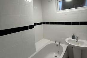 Modern Cosy Spacious 4 Bedroom House