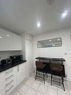 Modern Cosy Spacious 4 Bedroom House