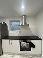 Modern Cosy Spacious 4 Bedroom House