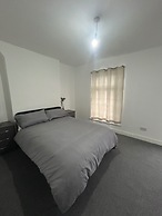 Modern Cosy Spacious 4 Bedroom House