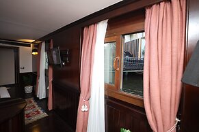 YOU Cairo Nile View Hotel