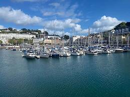 4 Bed-central Location-sleeps 8-marina Sea View-pets-parking