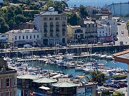 4 Bed-central Location-sleeps 8-marina Sea View-pets-parking