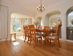 4 Bed-central Location-sleeps 8-marina Sea View-pets-parking