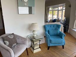 4 Bed-central Location-sleeps 8-marina Sea View-pets-parking