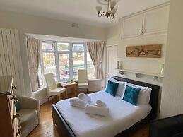 4 Bed-central Location-sleeps 8-marina Sea View-pets-parking