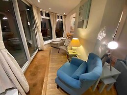 4 Bed-central Location-sleeps 8-marina Sea View-pets-parking