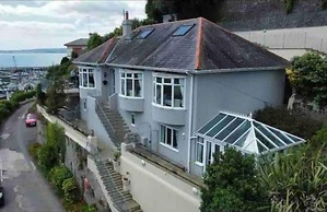 4 Bed-central Location-sleeps 8-marina Sea View-pets-parking