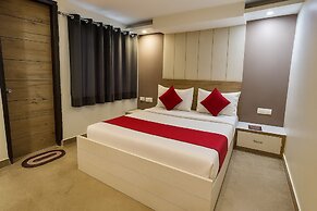 Hotel Good Luck by JMD Group