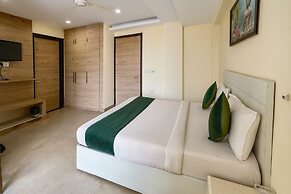 Hotel Good Luck by JMD Group