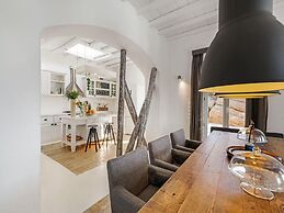 Stunning Villa Surrounded by Lush Greenery