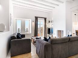 Stunning Villa Surrounded by Lush Greenery