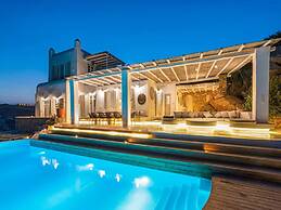 Stunning Villa Surrounded by Lush Greenery