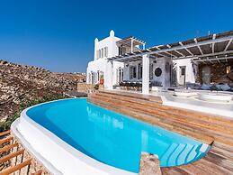 Stunning Villa Surrounded by Lush Greenery