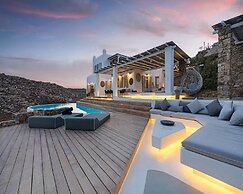 Stunning Villa Surrounded by Lush Greenery