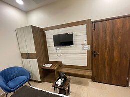 Monga Dreams 120 Mtrs from Golden Temple