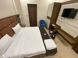 Monga Dreams 120 Mtrs from Golden Temple