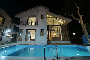 Warm Wood Villa By 97RoyalVista