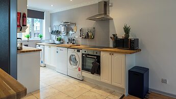 Captivating 3-bed House in London