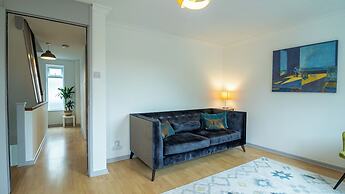 Captivating 3-bed House in London