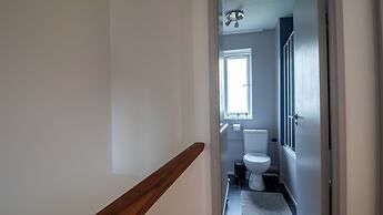 Captivating 3-bed House in London